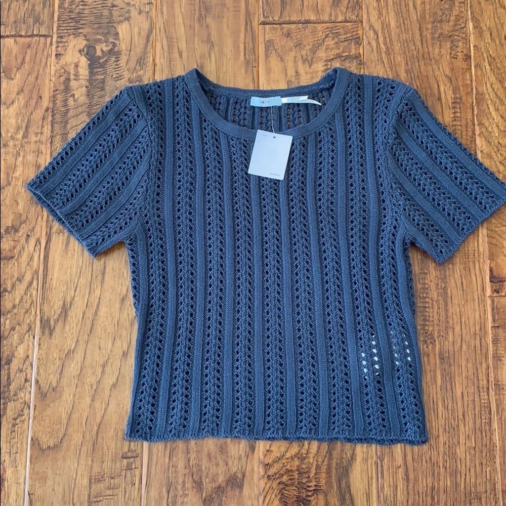 Short sleeve sweater shirt